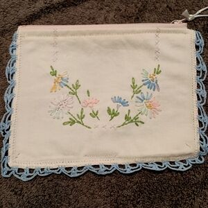 Vintage 1955 lace needlepoint embroidered jewelry pouch & make-up bag